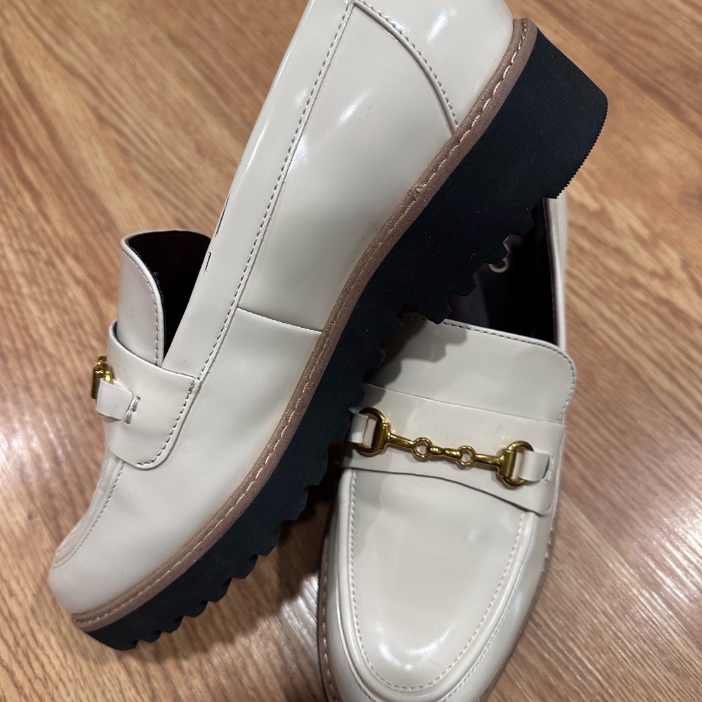 Basically New Franco Sarto Cream Loafers with Gold Detail & Black Sole